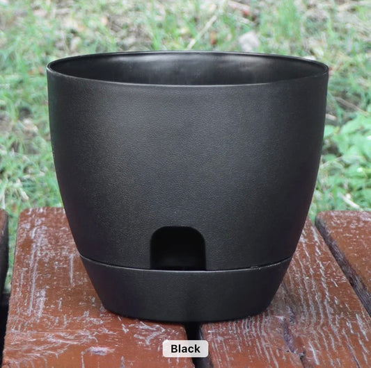 Self-watering pot with barrel, black