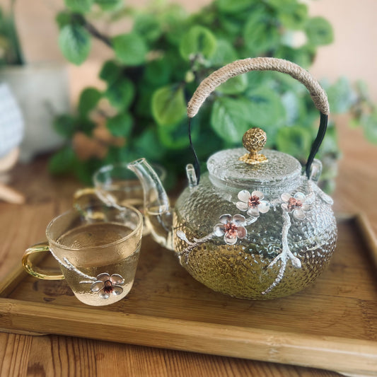 Teapot with two cups in borosilicate glass